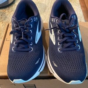 Brooks Ghost 8.5 Only worn once